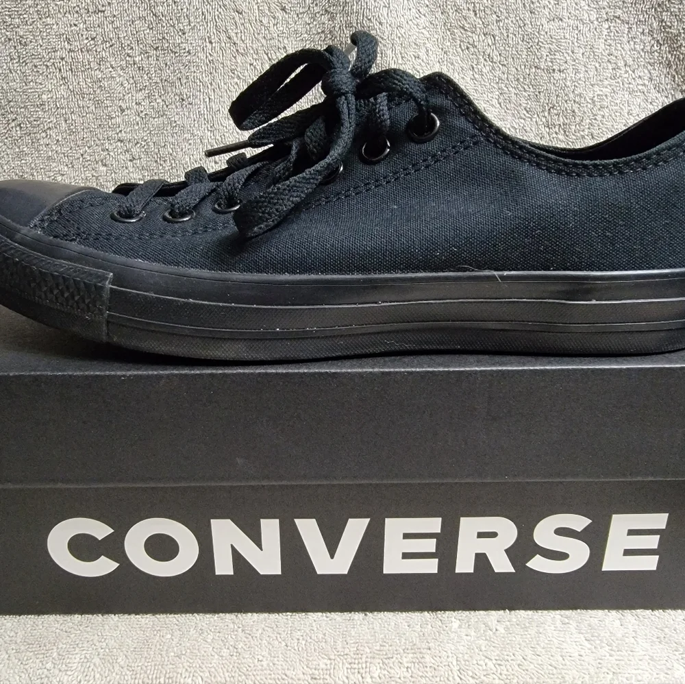 Converse - Picture 1 of 8